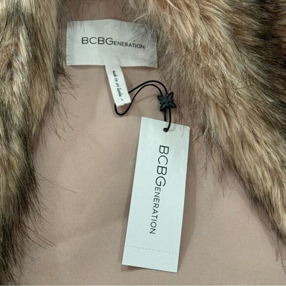 NEW BCBGeneration Open-Front Faux Fur Vest Cabincore Holiday Winter Travel L - Picture 10 of 13